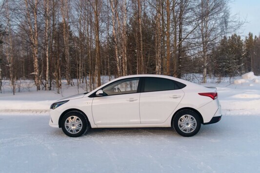 Взять в аренду автомобиль Hyundai Solaris